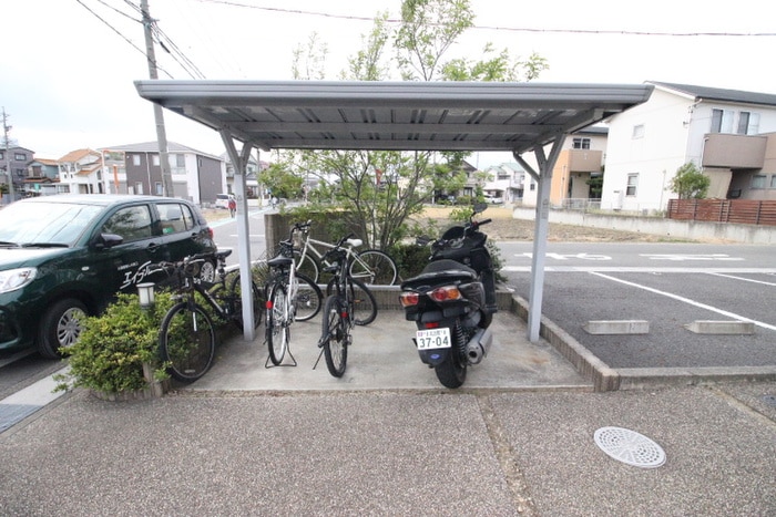 物件外観写真4　(駐輪場)
