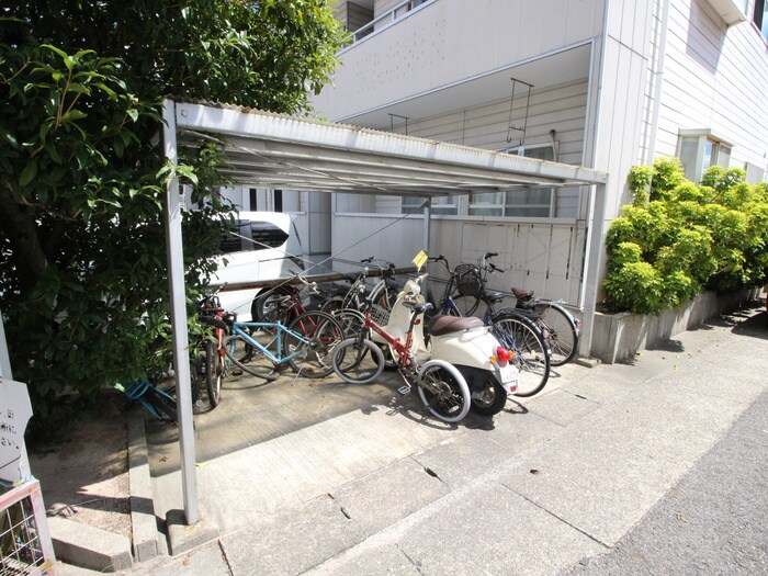 物件外観写真3　(駐輪場)