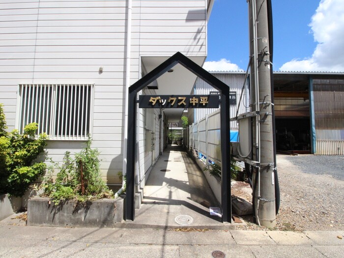 物件外観写真5　(エントランス部分)