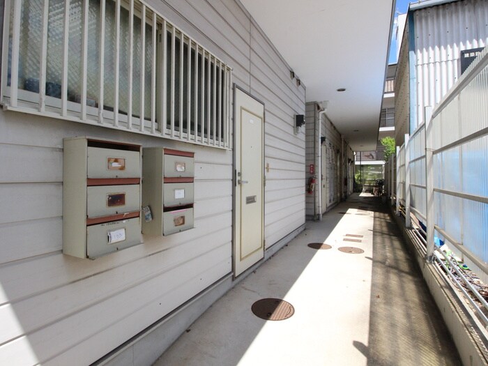 物件外観写真6　(エントランス部分)