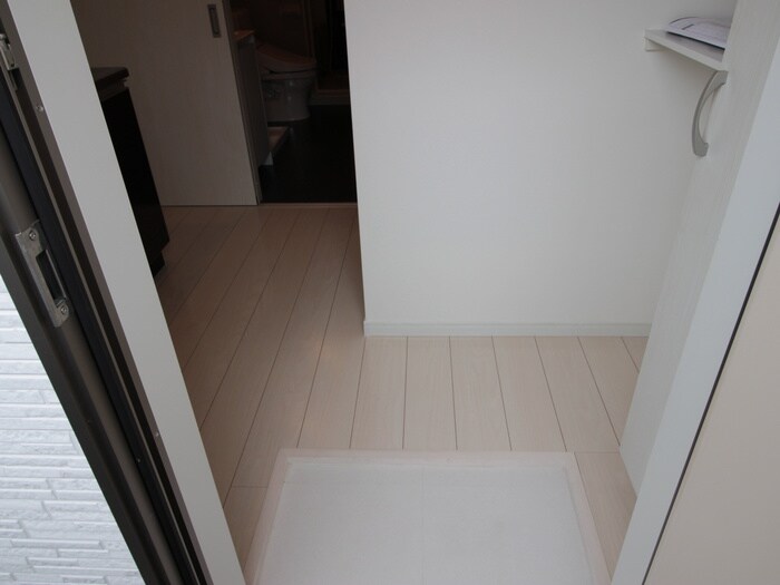 物件内観写真7　(玄関)