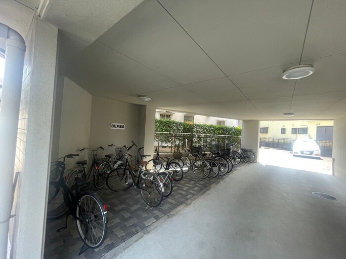 物件外観写真5　(駐輪場)