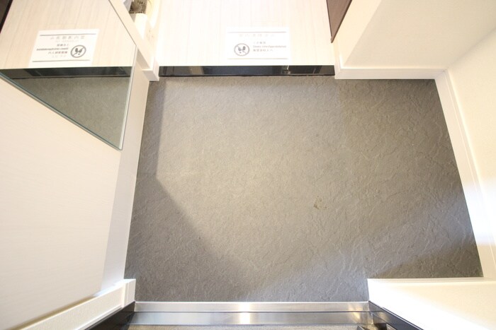 物件内観写真7　(玄関)