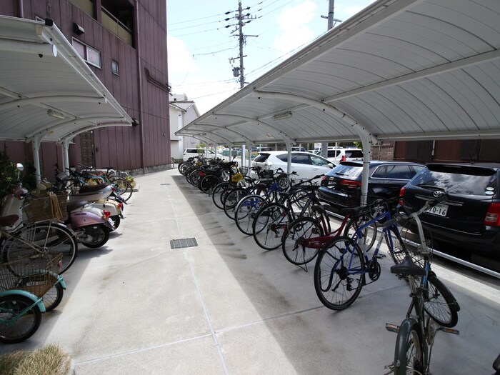 物件外観写真2　(駐輪場)