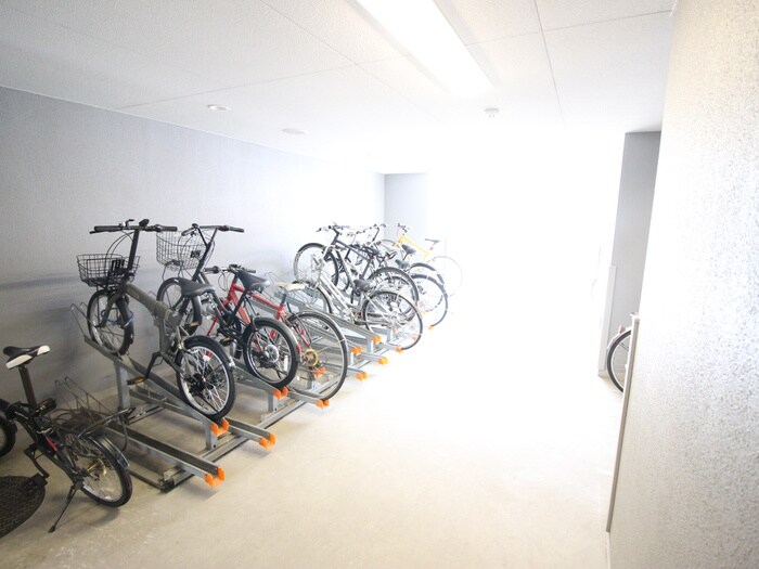 物件外観写真2　(駐輪場)