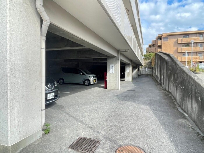 物件外観写真3　(駐車場)