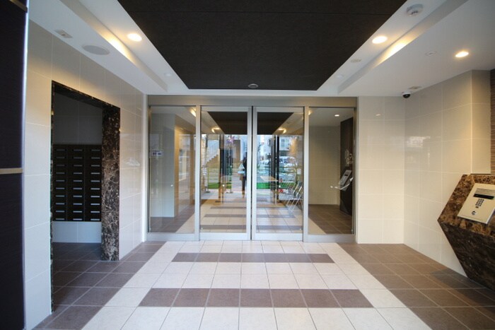 物件外観写真2　(エントランス部分)