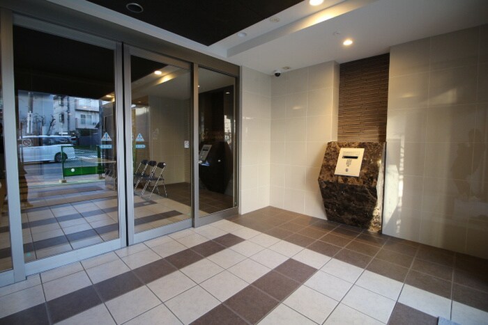 物件外観写真4　(エントランス部分)