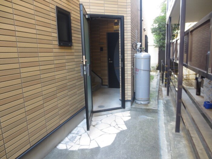 物件外観写真4　(エントランス部分)