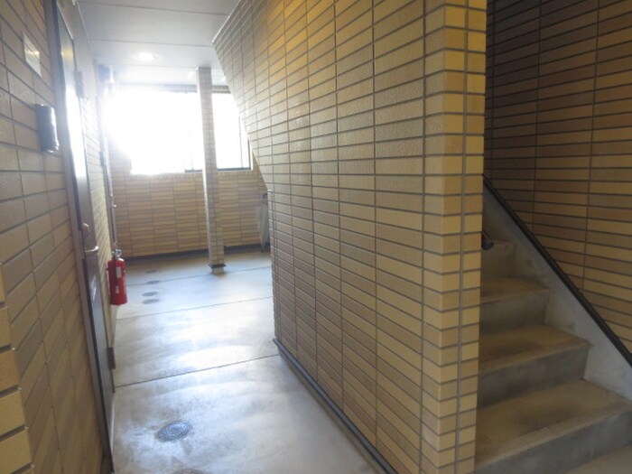 物件外観写真5　(エントランス部分)