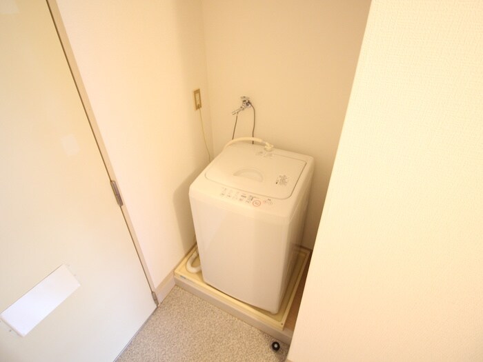 物件内観写真10　(洗濯機置場)
