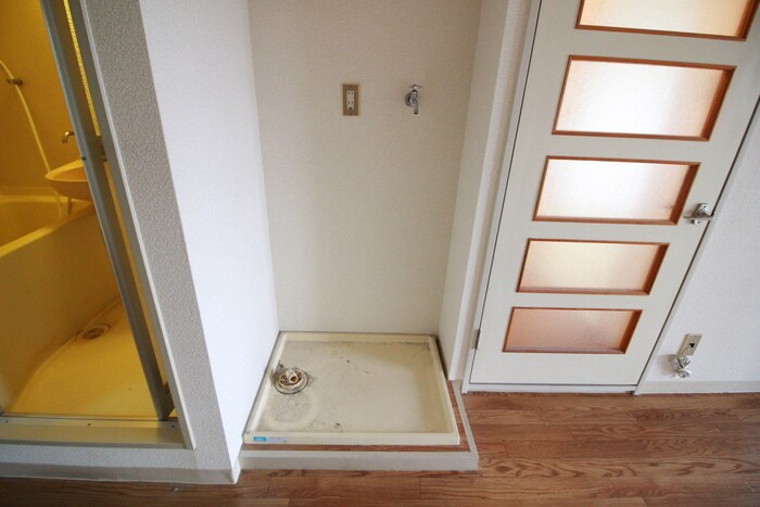 物件内観写真11　(洗濯機置場)