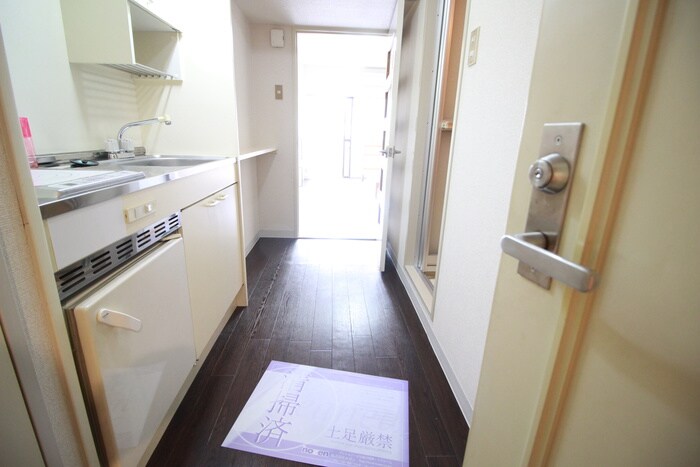 物件内観写真12　(玄関)