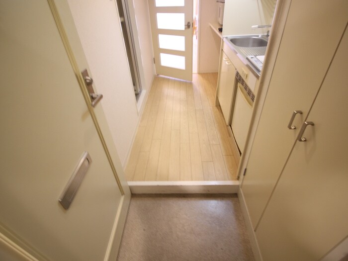 物件内観写真13　(玄関)