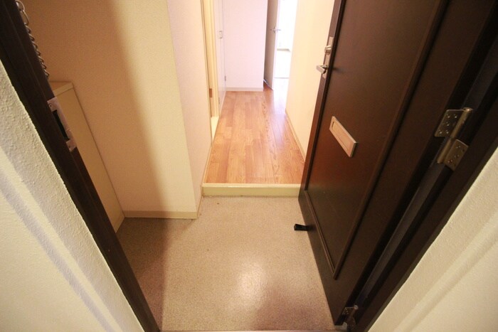 物件内観写真15　(玄関)