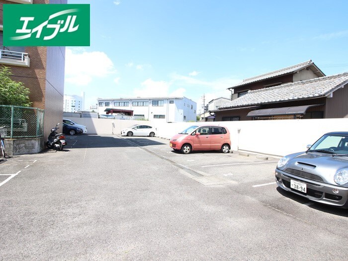 物件外観写真2　(駐車場)