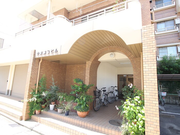 物件外観写真4　(エントランス部分)