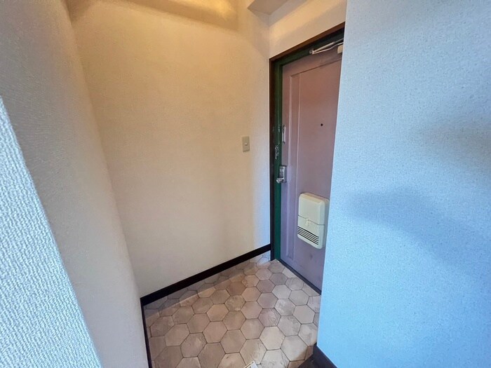 物件内観写真16　(玄関)