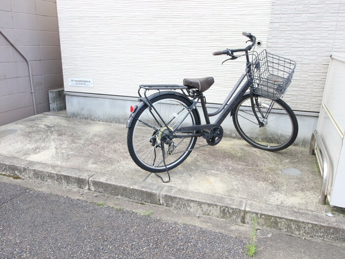 物件外観写真5　(駐輪場)