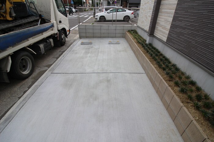 物件外観写真4　(駐車場)