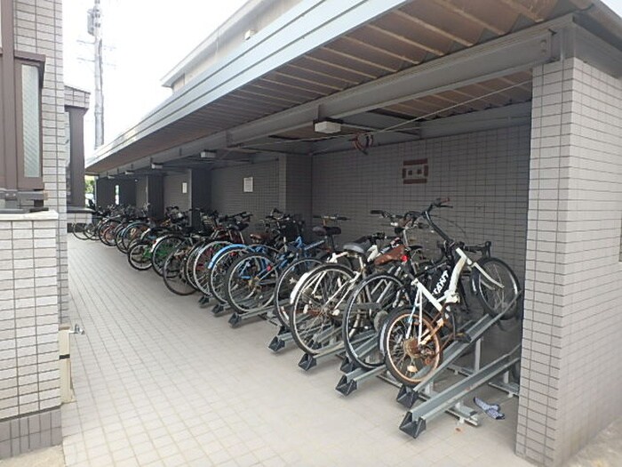 物件外観写真4　(駐輪場)