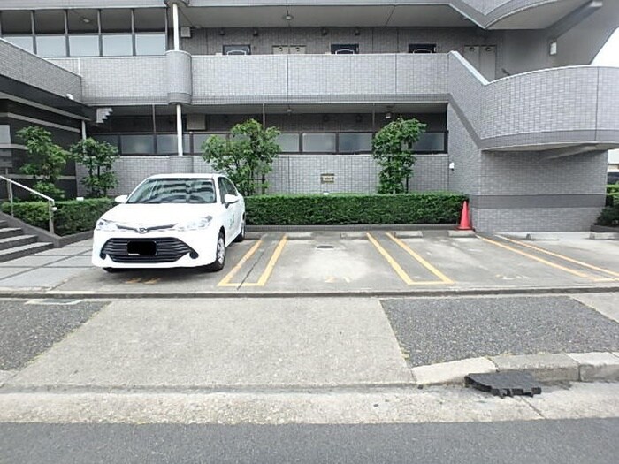 物件外観写真5　(駐車場)