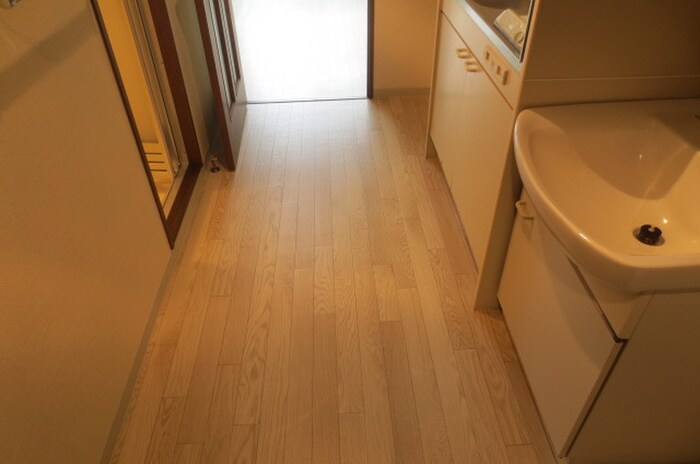 物件内観写真13　(玄関)