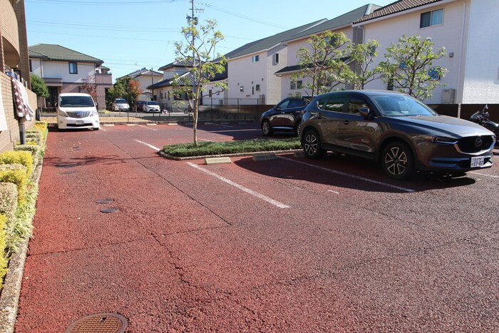 物件外観写真5　(駐車場)