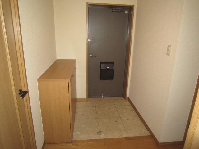 物件内観写真16　(玄関)