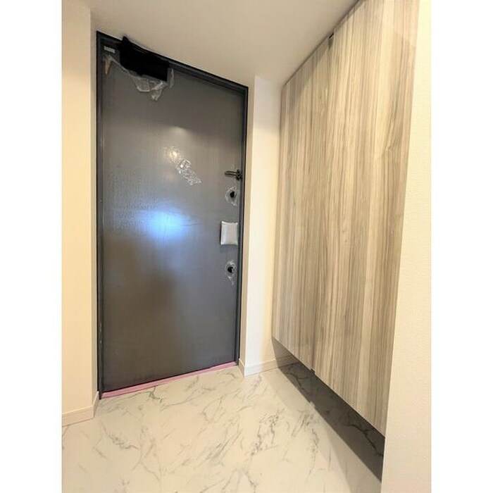 物件内観写真13　(玄関)