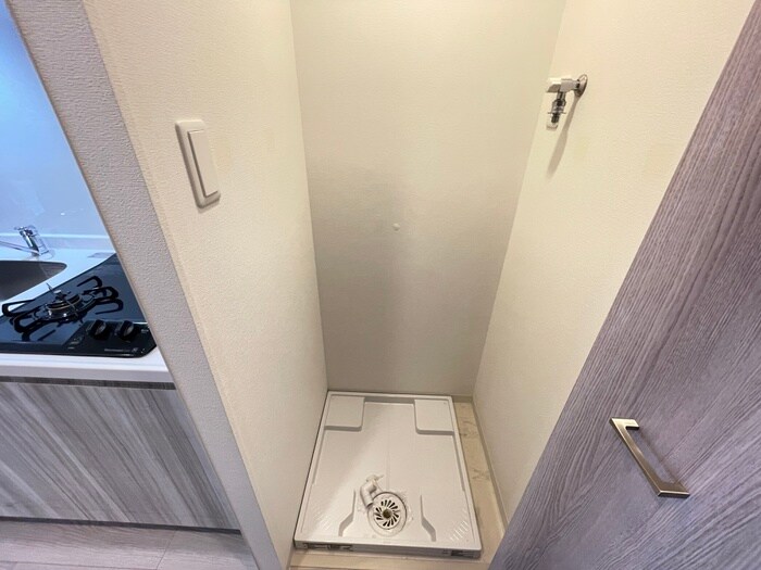 物件内観写真16　(洗濯機置場)