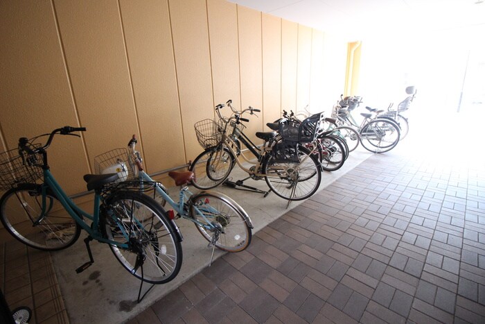 物件外観写真3　(駐輪場)