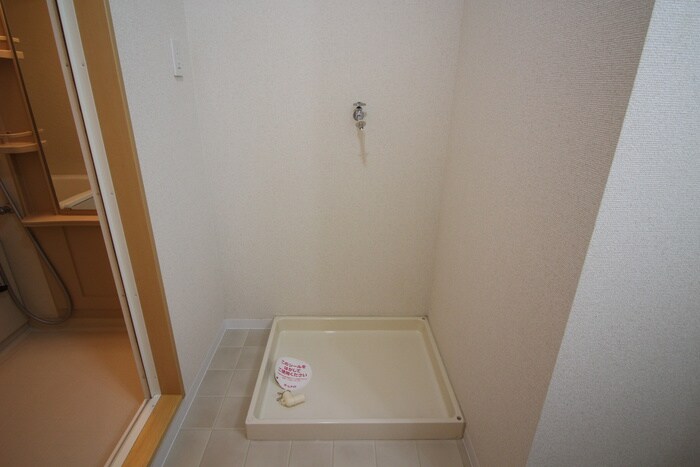 物件内観写真15　(洗濯機置場)