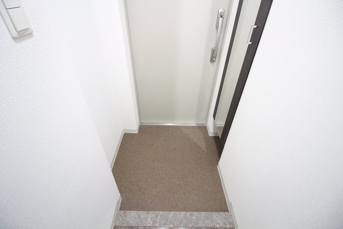 物件内観写真7　(玄関)
