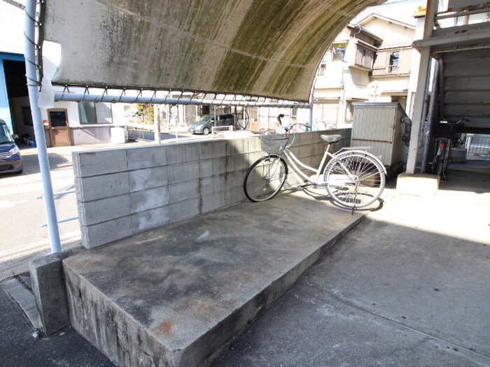 物件外観写真3　(駐輪場)