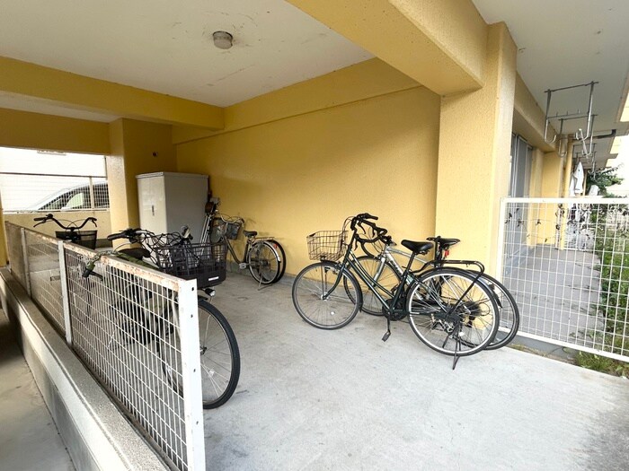物件外観写真6　(駐輪場)