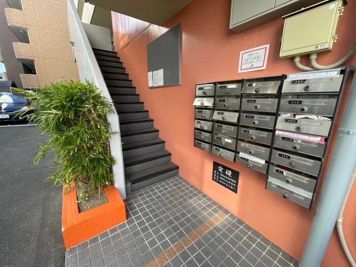 物件外観写真3　(エントランス部分)