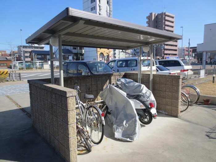 物件外観写真3　(駐輪場)