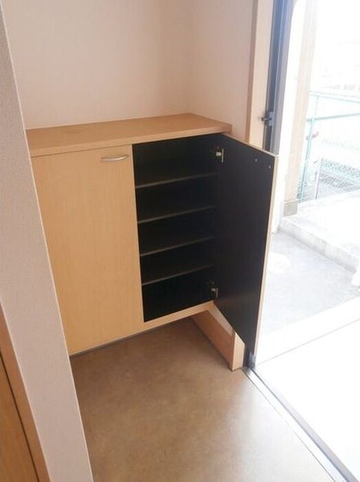 物件内観写真12　(玄関)