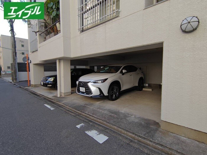 物件外観写真2　(駐車場)