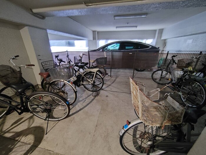 物件外観写真5　(駐輪場)