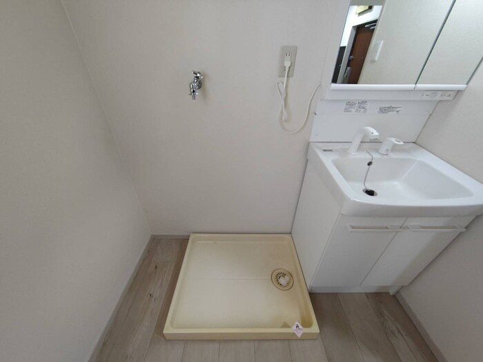 物件内観写真16　(洗濯機置場)