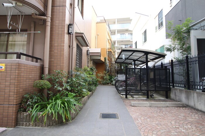 物件外観写真3　(駐輪場)