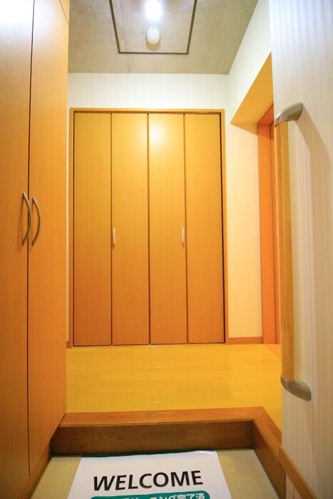 物件内観写真13　(玄関)