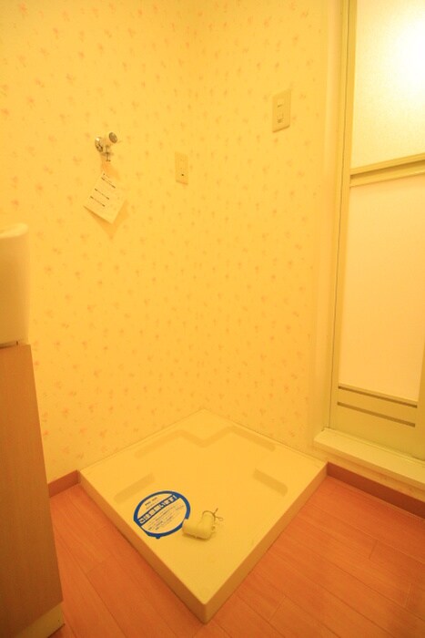 物件内観写真17　(洗濯機置場)