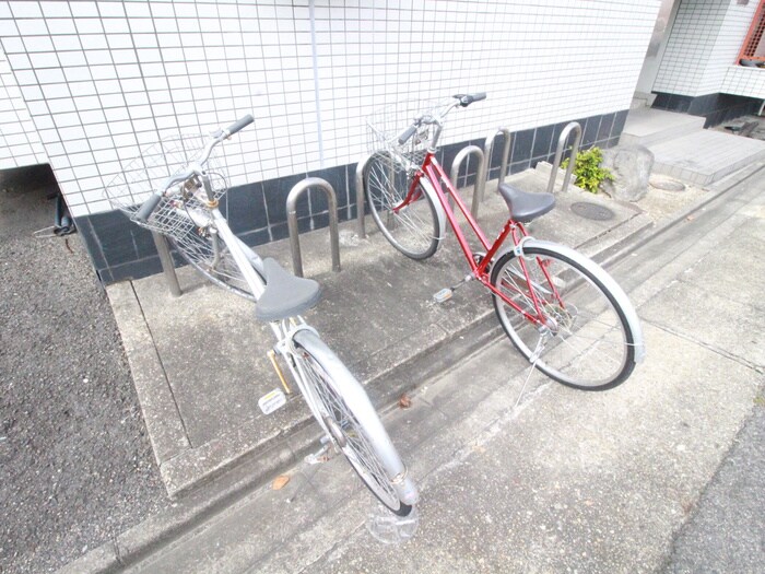 物件外観写真3　(駐輪場)