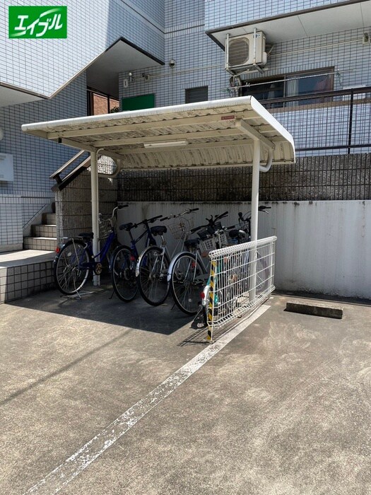 物件外観写真3　(駐輪場)