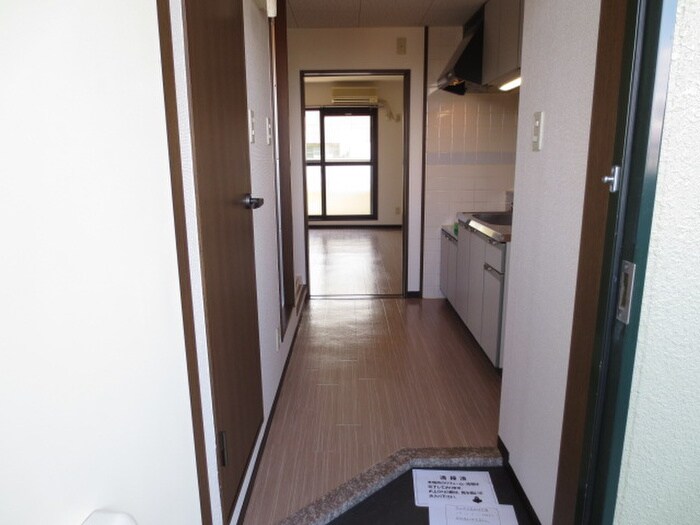 物件内観写真17　(玄関)