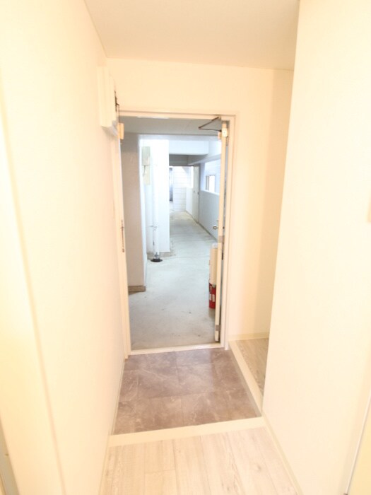 物件内観写真7　(玄関)