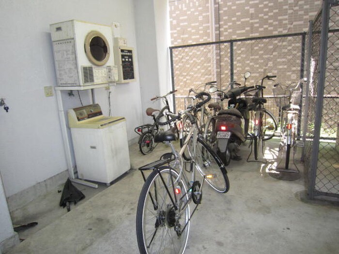物件外観写真6　(駐輪場)